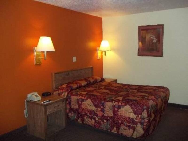 Rodeway Inn Moriarty Экстерьер фото