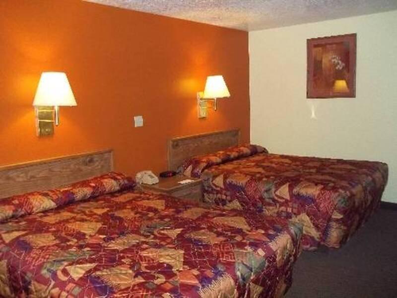 Rodeway Inn Moriarty Экстерьер фото