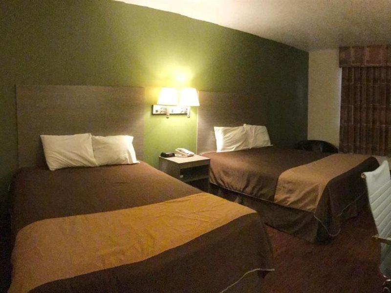 Rodeway Inn Moriarty Экстерьер фото