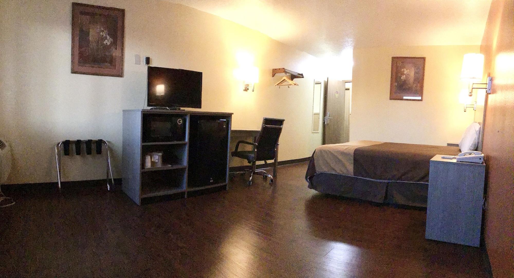 Rodeway Inn Moriarty Экстерьер фото