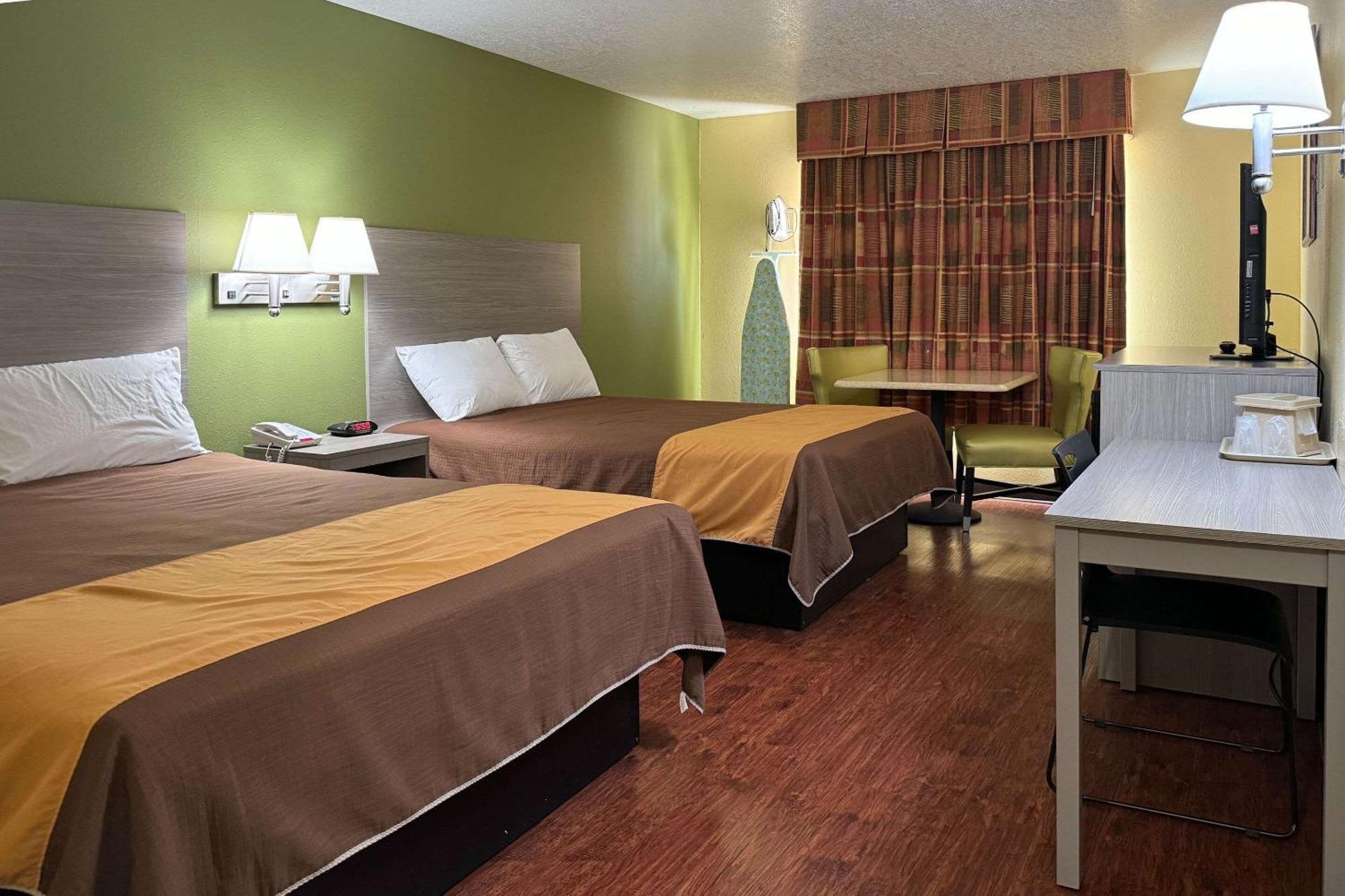 Rodeway Inn Moriarty Экстерьер фото