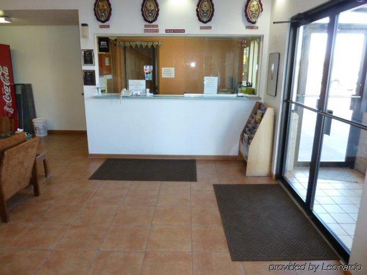 Rodeway Inn Moriarty Интерьер фото